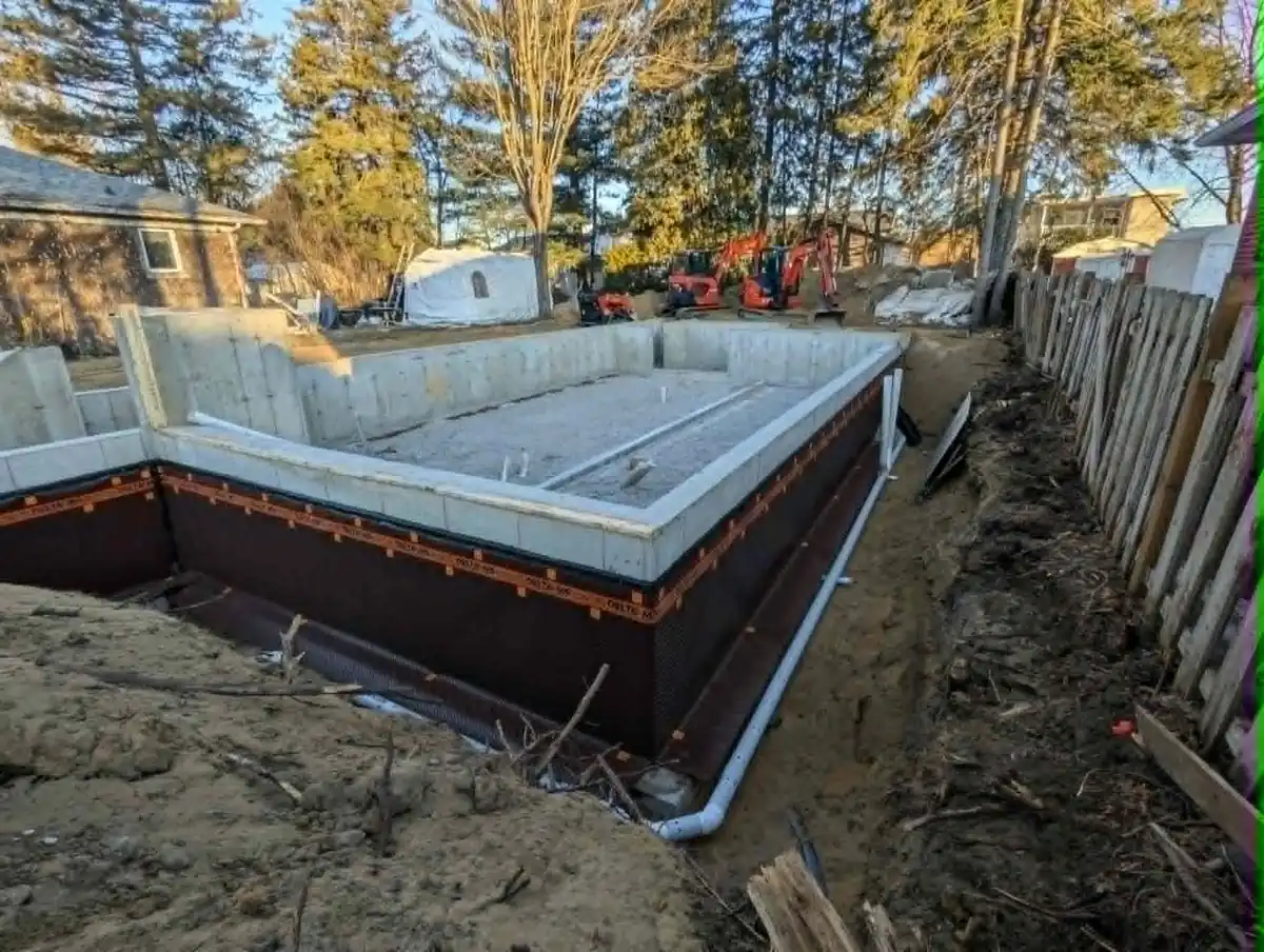 Fondation en béton imperméabilisée avec installation de drain français
