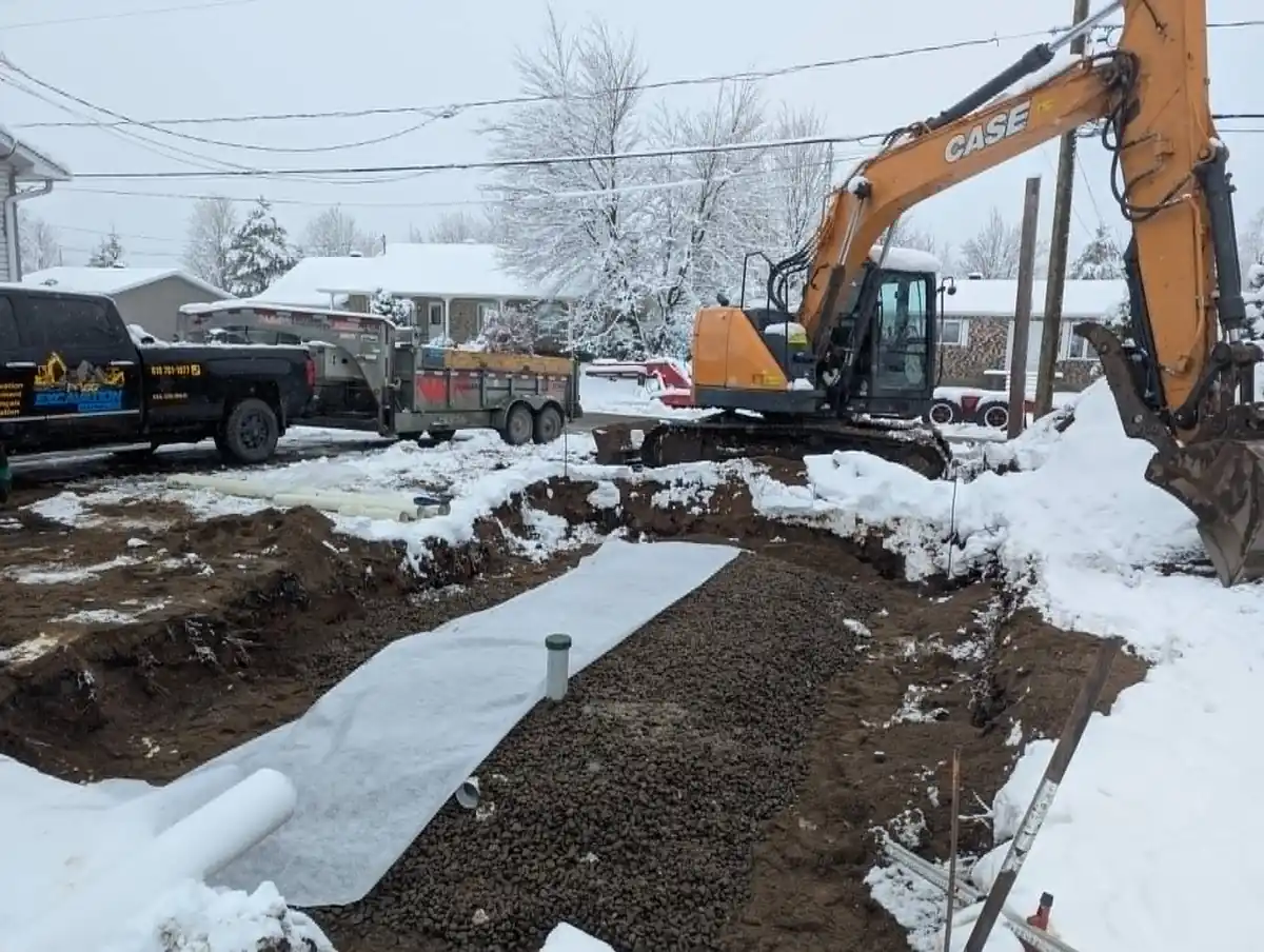 Installation d’un système septique sur un chantier résidentiel en hiver