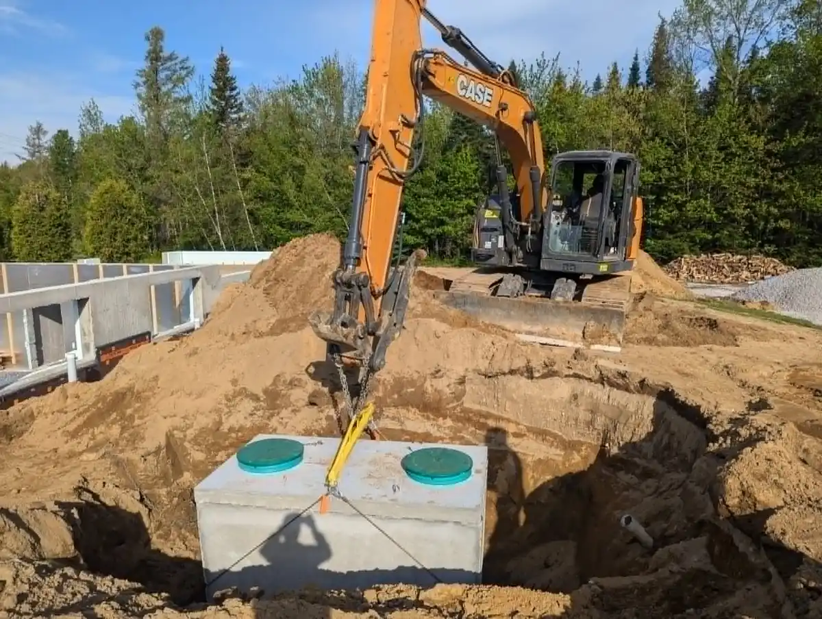 Installation d’un système septique sur un chantier résidentiel