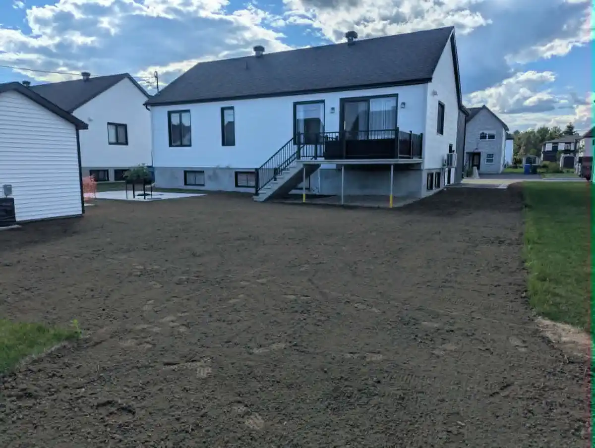 Terrain nivelé sur un chantier résidentiel